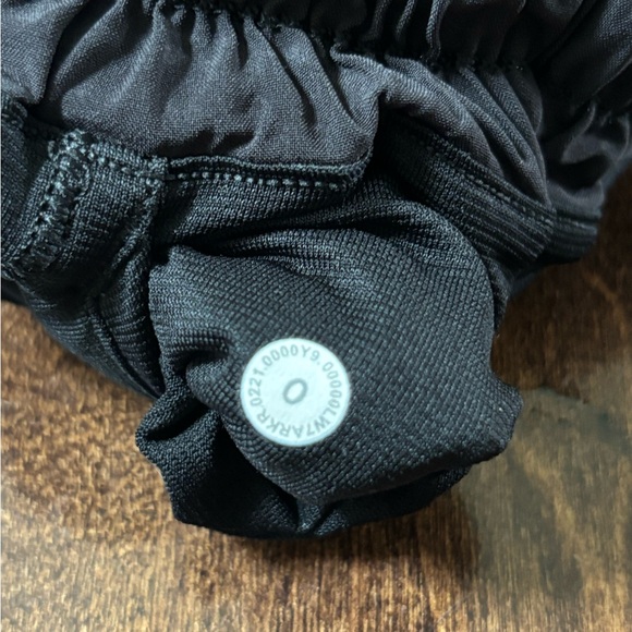 Lululemon Hotty Hot Low-Rise Short 2.5” Black Size 0 - Picture 3 of 3